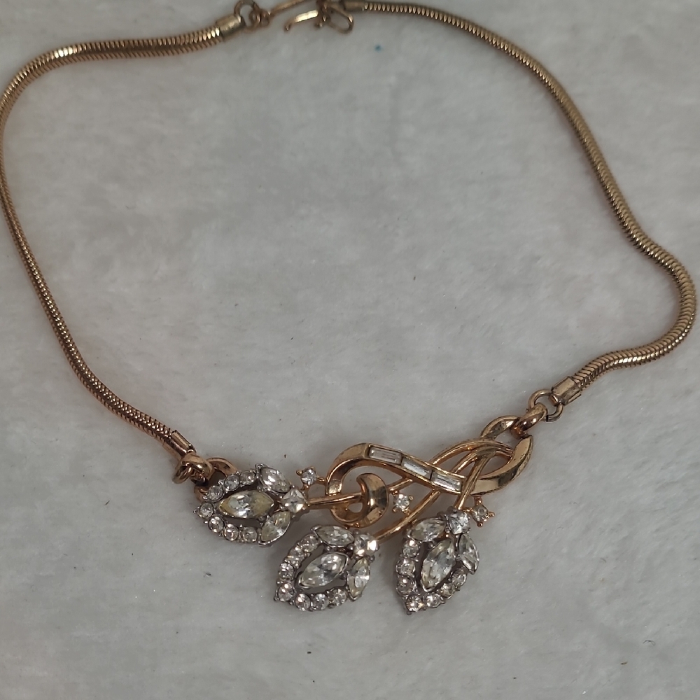 Elegant Gold Necklace with Crystal Accents